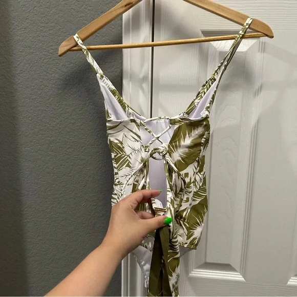 Kenny Flowers Watercolors The Bali Swimsuit Size Medium - Picture 8 of 8